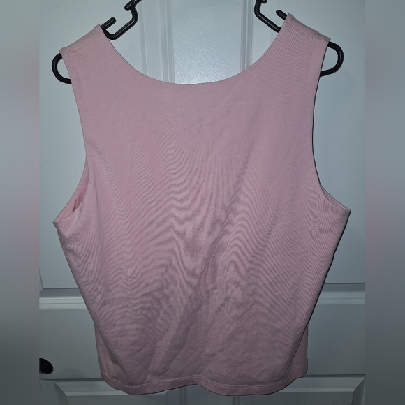 An LL Bean ladies pink sleeveless top in a size XL. Pre-loved and in great shape - Picture 2 of 3